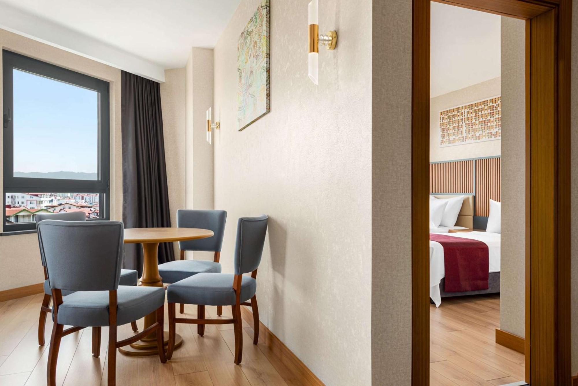 Hotel Ramada Plaza By Wyndham Altınordu Exterior foto